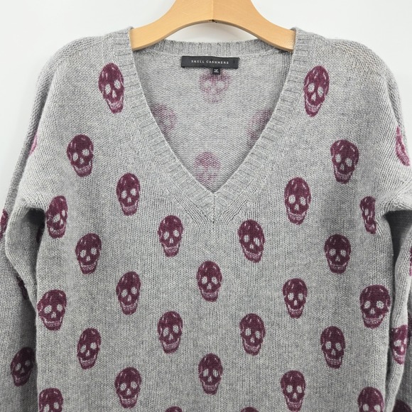 Skull Cashmere Sweater Size Medium Riley Grey Burgundy Skulls V Neck - Picture 4 of 16